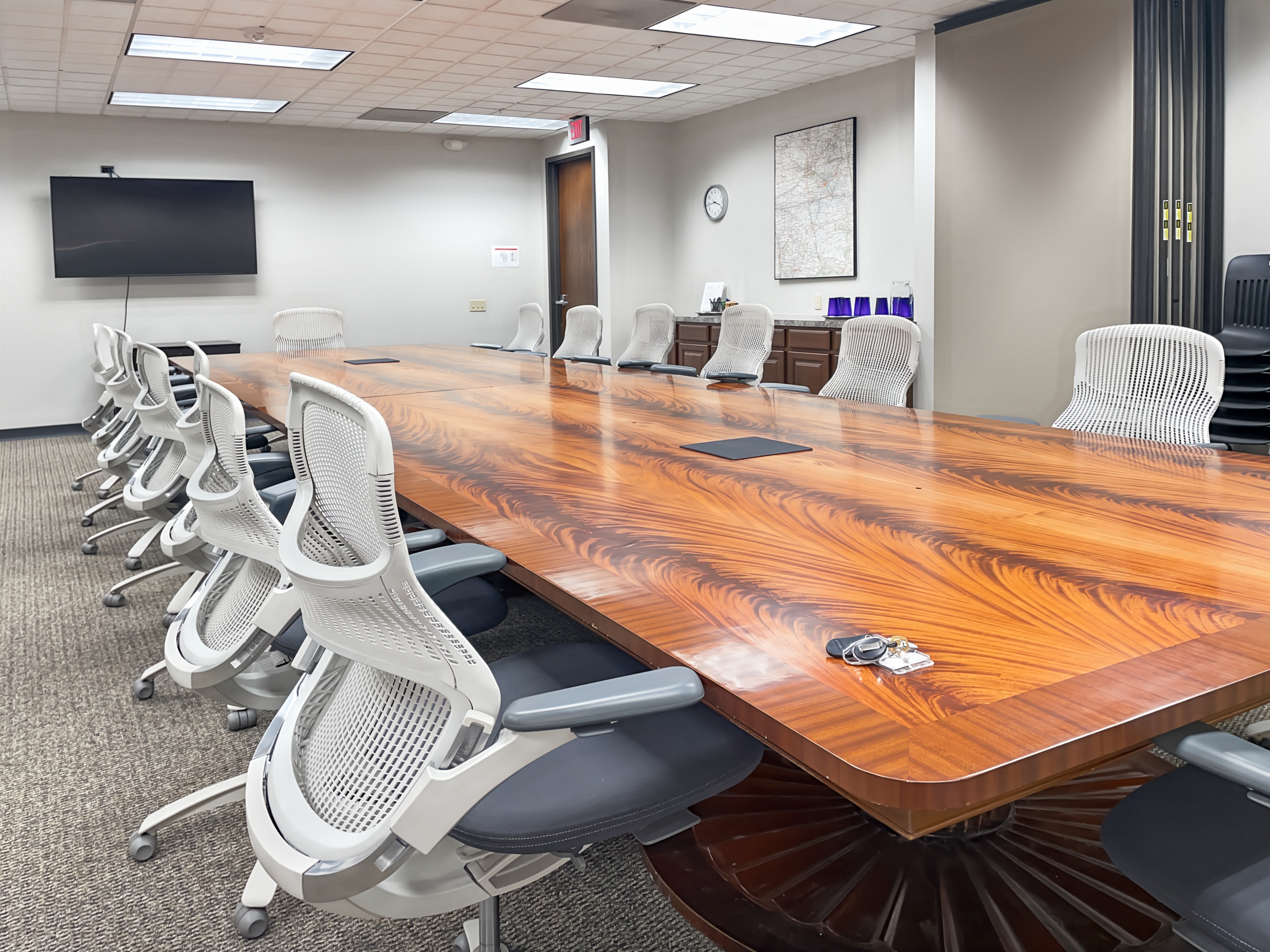 Shared workspaces at Regus - Tulsa - Sheridan Road | CoworkingCafe